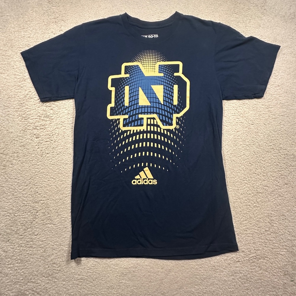 Adidas Notre Dame T-Shirt‎ Mens Medium Navy Blue Graphic Logo NCAA Fan Gear